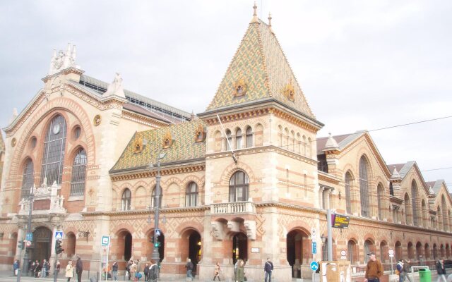 Budapest River Hotel