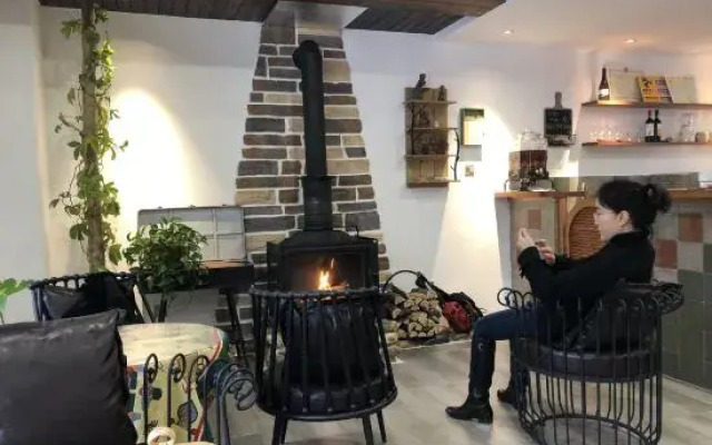 Yitang Yizhai Hot Spring Hotel