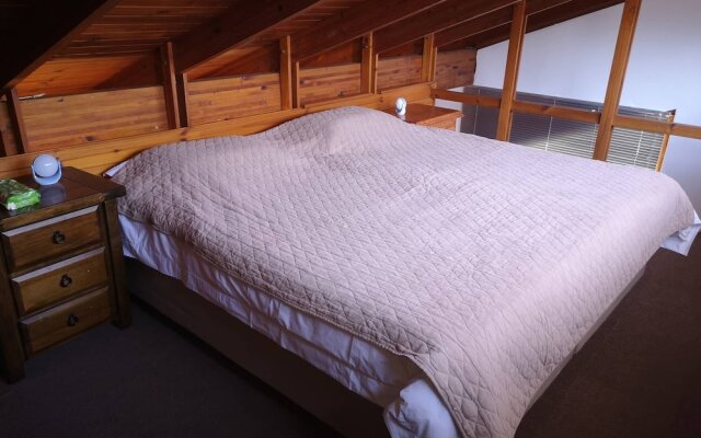 Room in Guest Room - Home Away From Home With Friendly Hosts