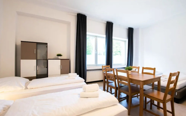 Comfortable Large Center Apartment