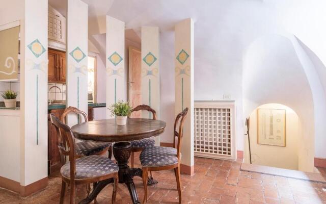 Piazza Colonna Apartment - Charme Homes