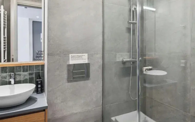 limehome Piraeus Olive