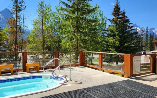 ⭐️ Luxury Mountain View Studio in Canmore ⭐️