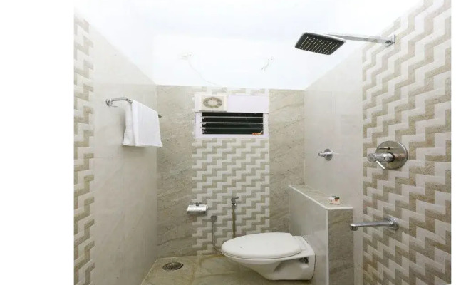 OYO 10018 Hotel AKS Shelter
