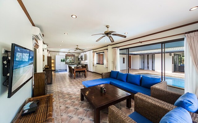 4 Bedroom Grand Deluxe Idyllic Beach Villa