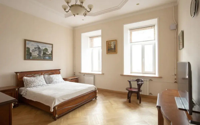 City of Rivers, Адмиралтейская наб., 10