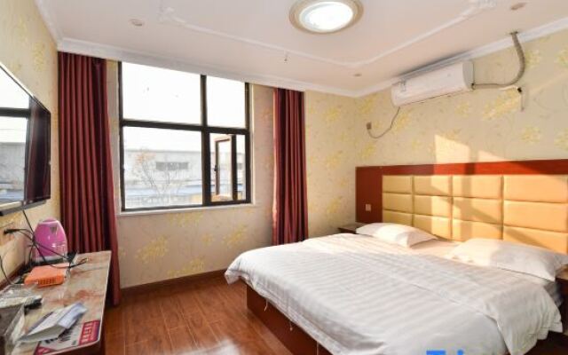 Yunshan Hotel (Henan National University Science Park Wutong Street Subway Station)