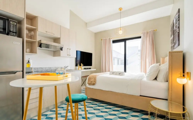 w Radiant Loft w Fabulous Deco in Santa Ana