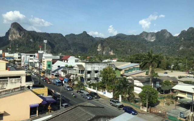 Pranee Home Phangnga