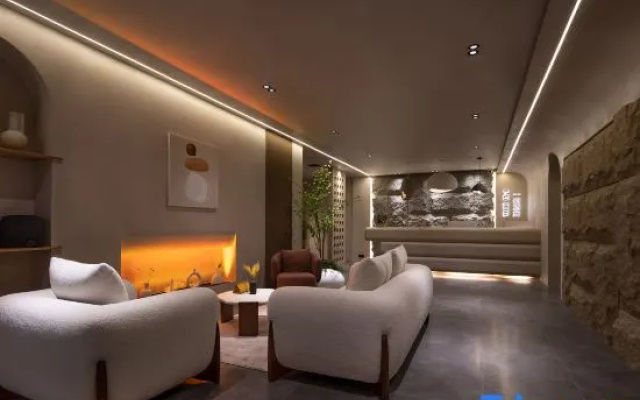 UNI · Yijian Homestay (Changsha Wu Yi Square IFS Guojin Center)