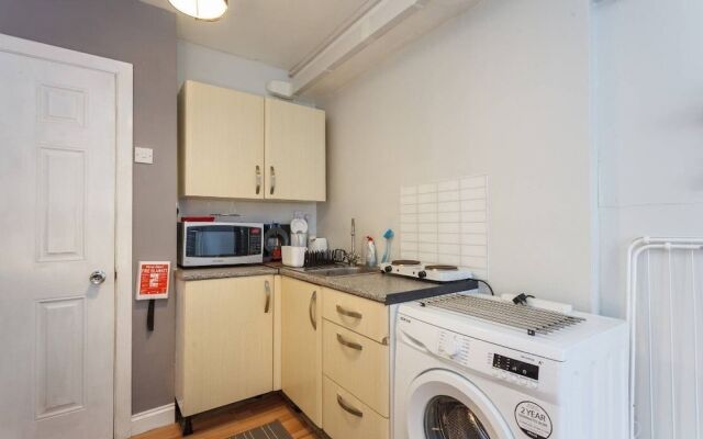 Shirley Apartments, Cozy Studio, 10 Min Drive to City Centre and Cruise Ship Terminals