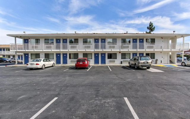 Super 8 by Wyndham Santa Clara