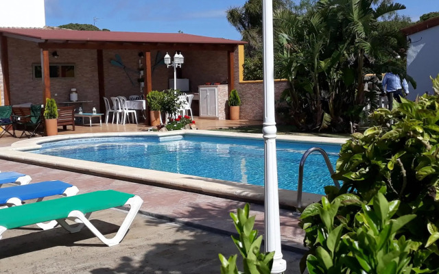 Chalet la Huerta con piscina chimenea y Wifi