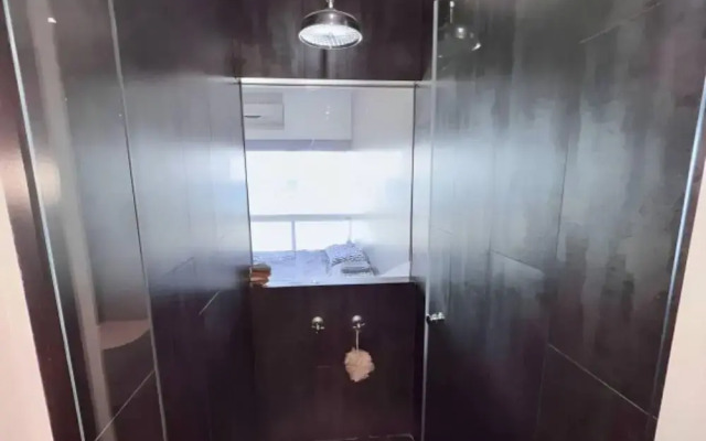 Seafrontapartment-sleeps4-pool-parking-garden