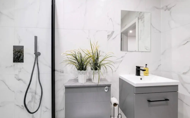 Luxury 1 & 2 bed Apartment free parking