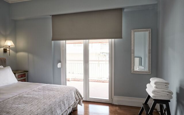 Fabulous 3BD Apt close to Kalimarmaro