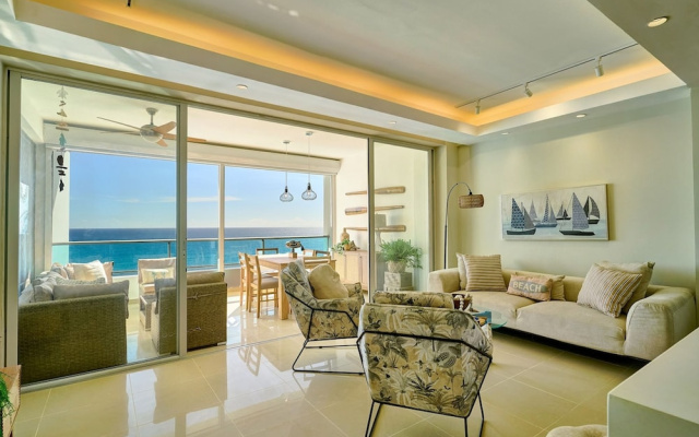 Marbella LUX Essence Beachfront Pool 11thfloor