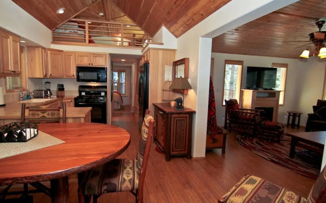 #47 & 48 Hyatt Lake Compound - Sleeps 9