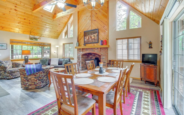 4 Mi to Lake: Pet-friendly Cabin in Pinetop