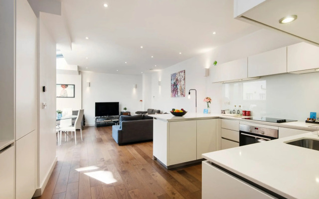Vibrant 2BR Retreat in Baker Street