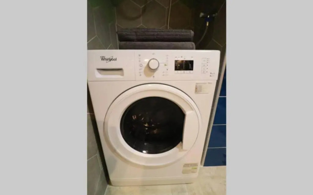 Room Emma,between bus and train station,Netflix,speed Wi-Fi