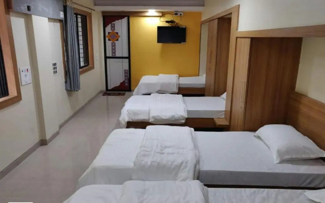 OYO 26179 Hotel Shivrai
