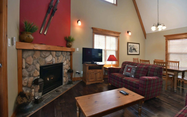 The Lodges at Blue Mountain - Historic Snowbridge Condos