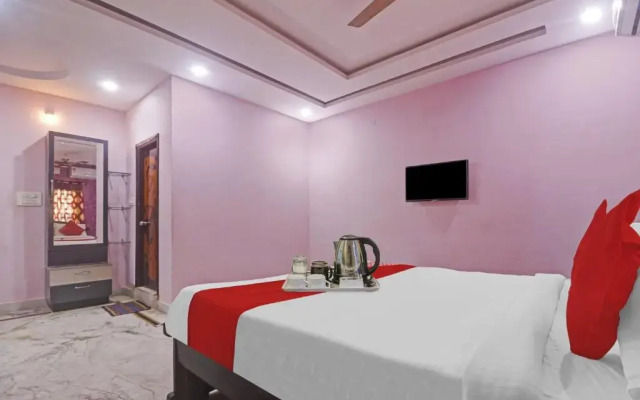 OYO Royal Stay Near Mantra Mall