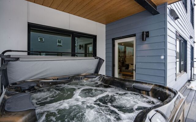 Adanac Revelstoke by Revelstoke Vacations