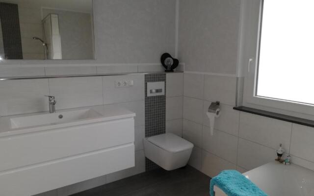 Schnetter Hummel, Apartment 1