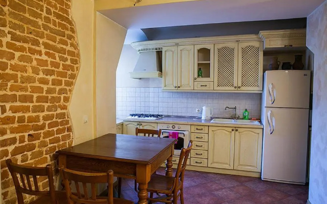 Historic Apartment near Rynor Square