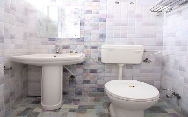 OYO 12115 Hotel Raghuraj Palace