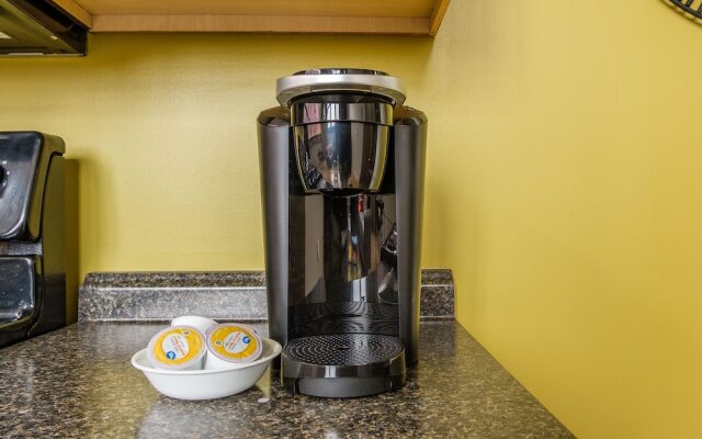 1 & 2 BR Apts w/ Gym, WiFi & Laundry by Frontdesk