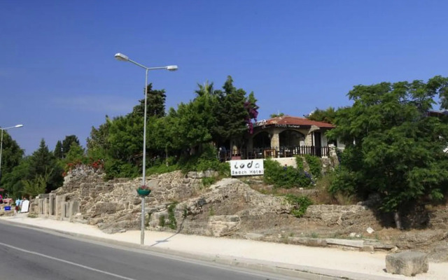 Leda Beach Hotel