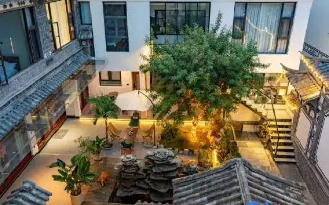 "Bai Nostalgia Courtyard @ Erhai Caicun Pier"