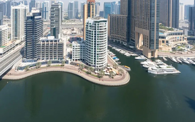 Premium 2BR Apt w Marina Views