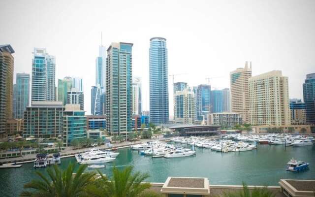 Airy Apartment With the Best View of Marina!