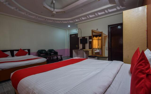 OYO 29398 Hotel Pax Inn