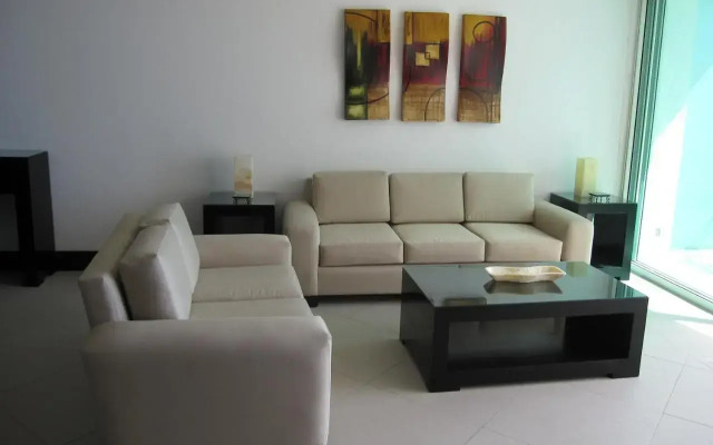 Bay View Grand Marina 1605 Sur