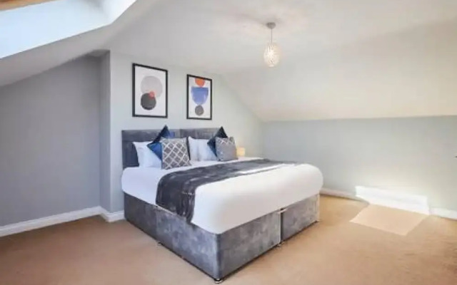 Host Stay Tibshelf House