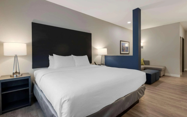 Comfort Suites Cincinnati University - Downtown