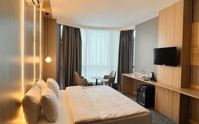 Royal Mass Airport Business Hotel