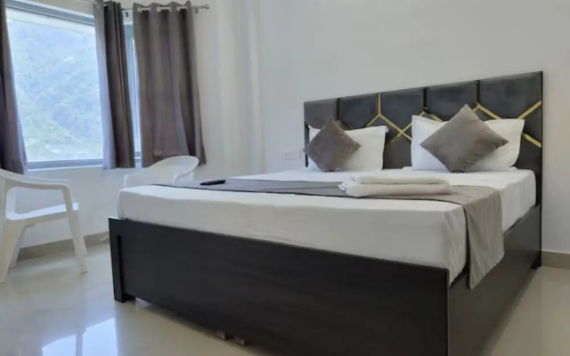 Goroomgo Komfy Stayz Dehradun