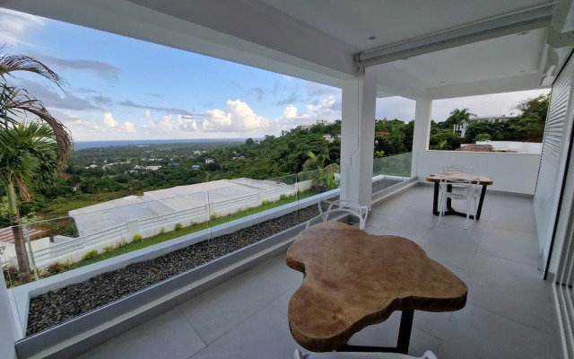 Sunset Villa with Infinity Pool