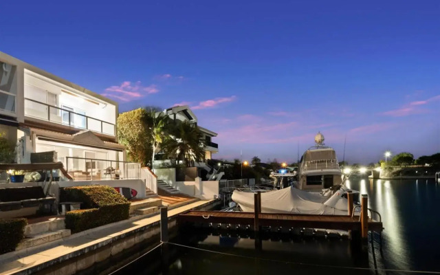 Canal Home -Close to Beach and City Centre