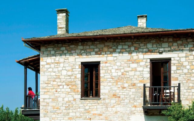 The Fountainhead Historic Chalet by JJ