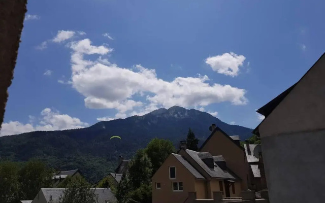 ST LARY-VIGNEC Joli petit appartement idéalament situé