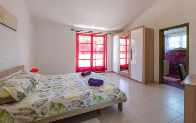 Beautiful Home in Valtura With Wifi and 5 Bedrooms