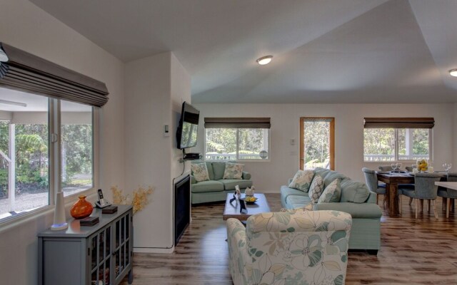 Hale O'hia Lehua 3 Bedroom Home by RedAwning