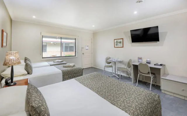 Saltbush Motor Inn